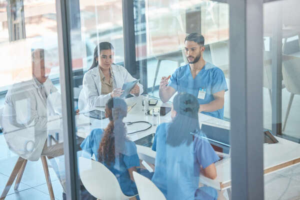 Pénurie de personnel en EHPAD et ESSMS : comment recruter et fidéliser les professionnels du médico-social ?