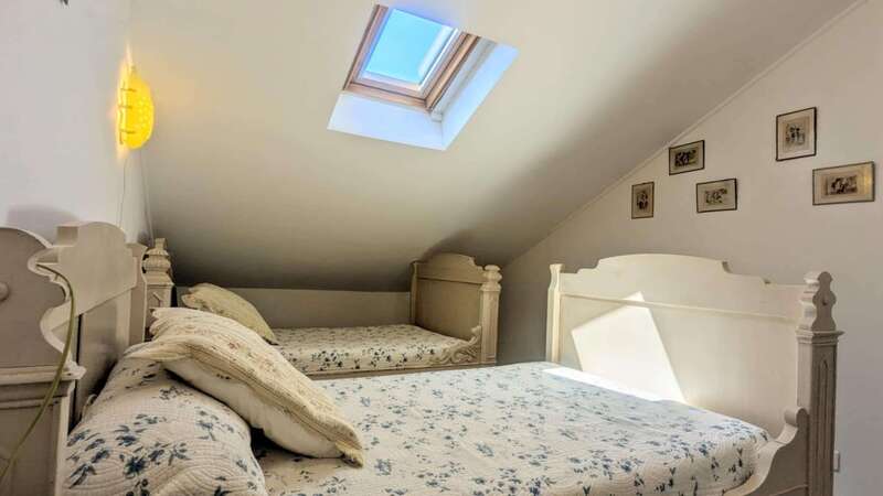 f7c03e82-e3c6-41b5-8670-01472e27432f