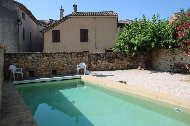 piscine_-_cour