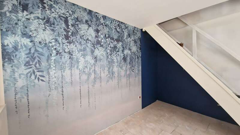 peinture-bleue-et-papier-peint-chambre.jpeg