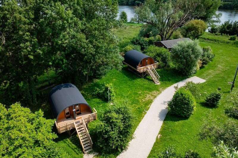hebergement-atypiques-sur-pilotis-bord-de-seine-seminaire-les-domaines-de-gaston-1200x800-1__1_