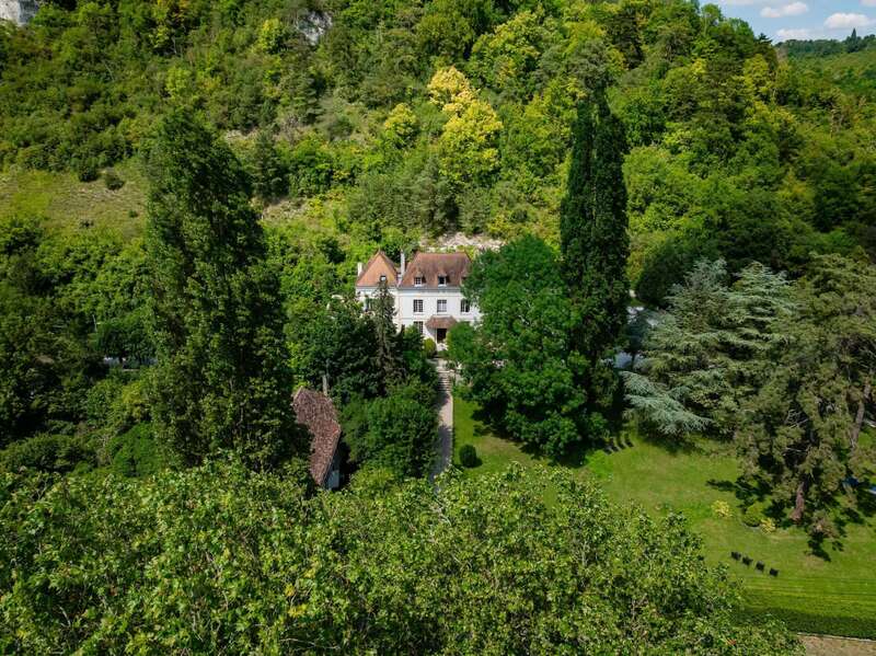 vue-manoir-loin-scaled