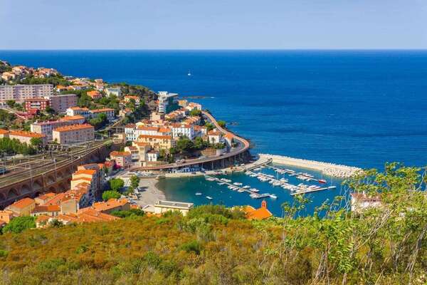 Location saisonnière à Cerbère : comment valoriser un studio ou un T2 avec vue mer ?
