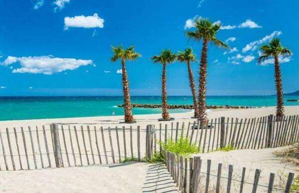 Location saisonnière à Saint-Cyprien : comment tirer parti d'un T2 avec terrasse, piscine ou parking ?