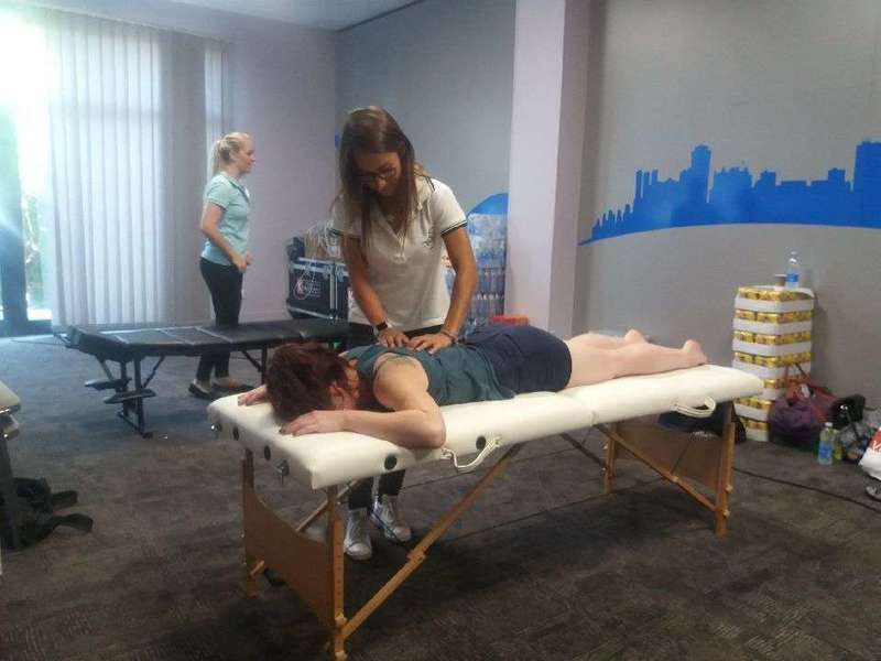 Mélodie Anthouard fait partie de l’équipe de France de force athlétique et détient quatre titres nationaux en développé-couché et force athlétique (moins de 57 kg)