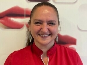 Rose Assistante dentaire qualifiée
