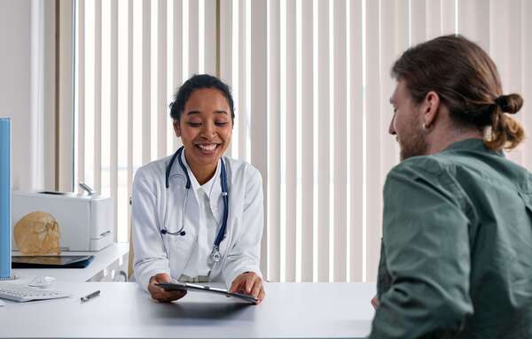 AXA Prévention : une campagne pour parler du dépistage du cancer autrement