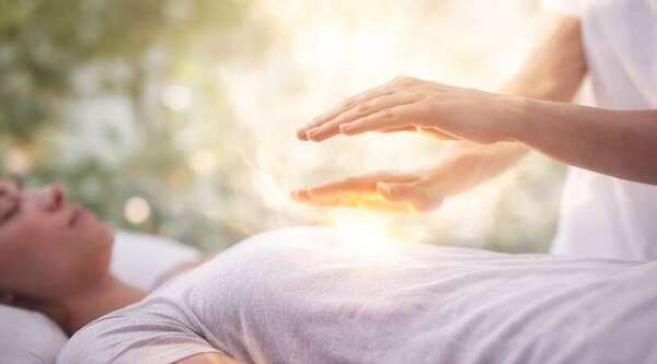   Magnétisme et Soins Energétiques : Mon approche personnalisée pour soulager le corps et rééquilibrer votre énergie