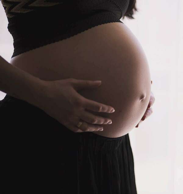 En vidéo par votre ostéopathe : Comment l'ostéopathe peut traiter les femmes enceintes? 