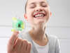 Enfant souriant avec son appareil dentaire