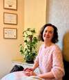 Portrait d une naturopathe partageant son parcours vers la santé holistique et la vocation