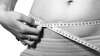 femme mesurant son tour de taille
