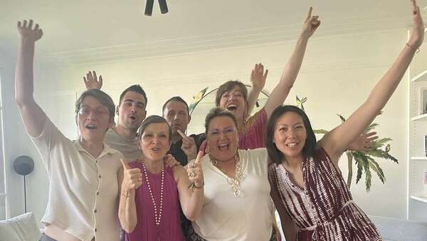 Pourquoi tant que sourires ? 