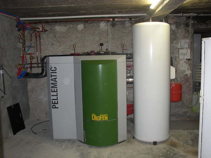 HENDAYE, octobre 2007.
Notre 1er installation de chaudière OKOFEN dans cette rénovation avec un chauffe-eau solaire.