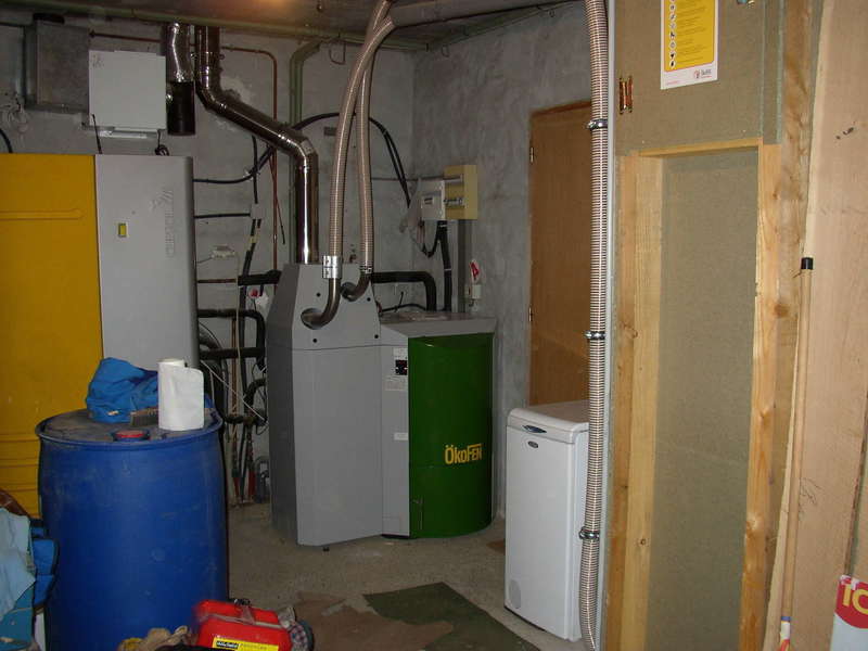 URRUGNE, quartier Socoa.
Octobre 2012, nous avons remplacés la chaudière gaz  par une chaudière OKOFEN de 12 KW à condensation dans cette maison où nous avions déjà installés un combi solaire CLIPSOL.
