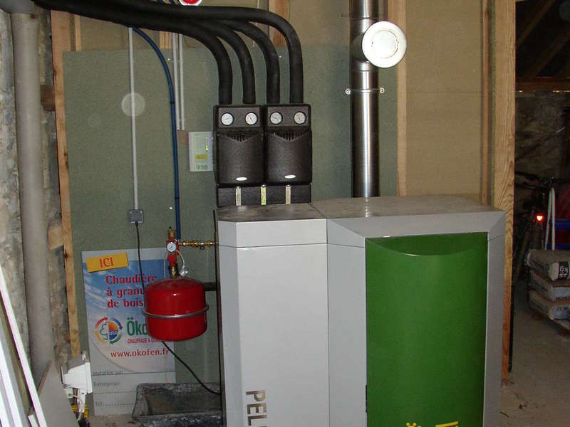 BELUS (40) décembre 2011.
Dans cet ancien corps de ferme, nous avons installés une chaudière OKOFEN de  25 KW