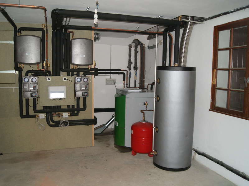 BRISCOUS, janvier 2017.
Dans cette maison de deux appartements, nous avons installés une chaudière OKOFEN commune  de 15 KW avec un ballon tampon, des compteurs d'énergies et des échangeurs à plaques pour l'ECS