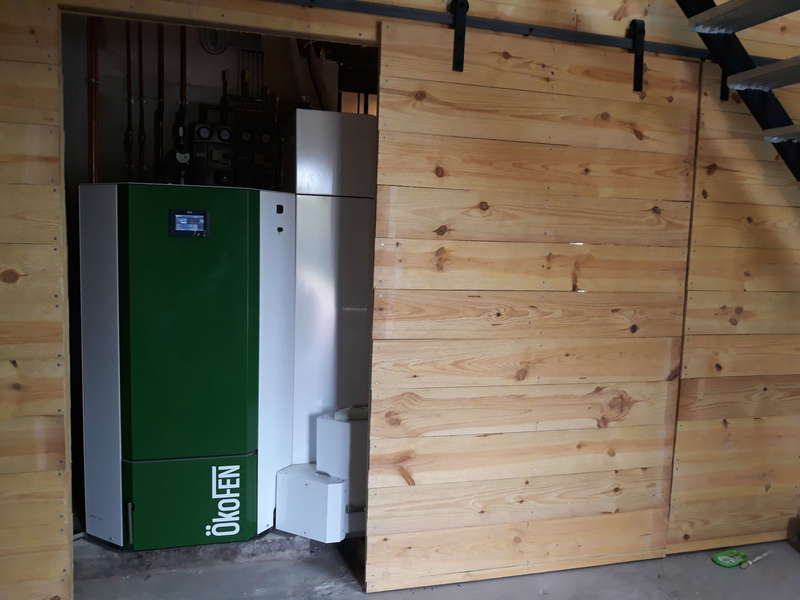 URRUGNE, Octobre 2019.
Dans cette grande maison de plus de 600 m², nous avons remplaçés la chaudière fioul par une chaudière OKOFEN de 56KW.