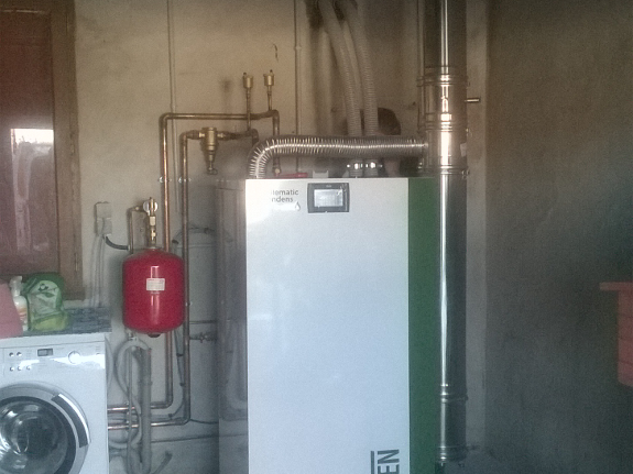 SOURAIDE, Janvier 2020.
Dans cette maison de 150 m², nous avons remplacés la chaudière propane par une chaudière  à granulés de bois OKOFEN à condensation et à ventouse verticale.