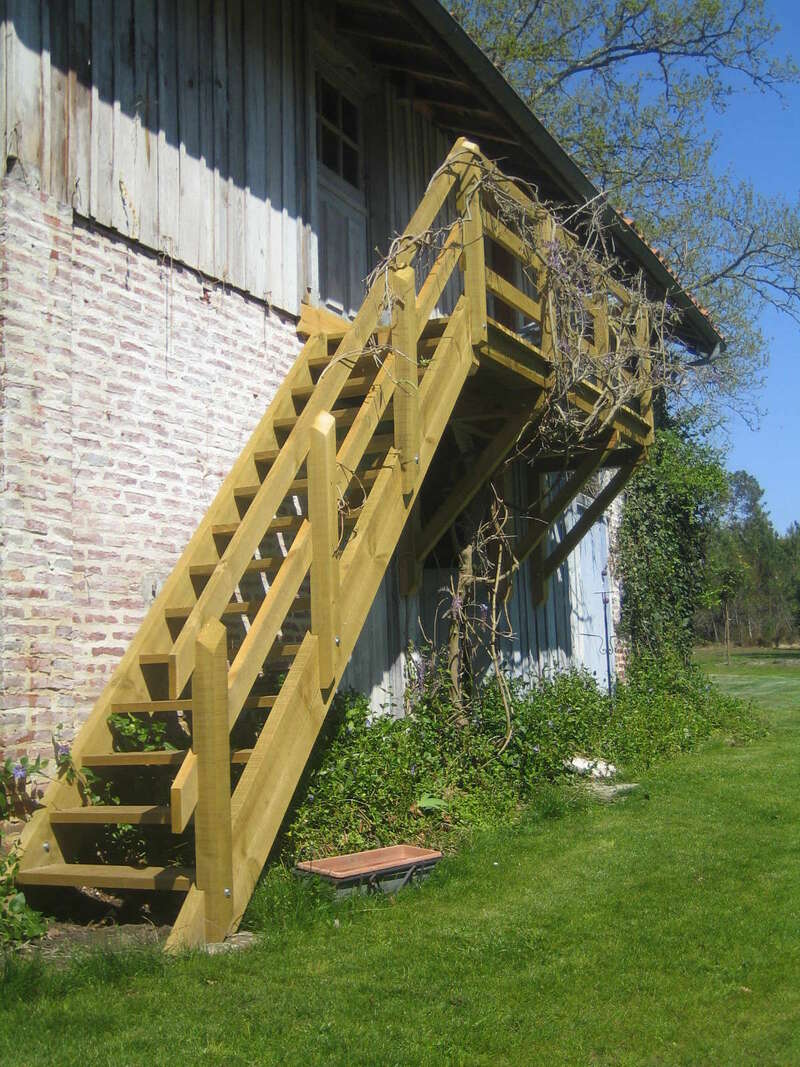 Escalier bois sur console