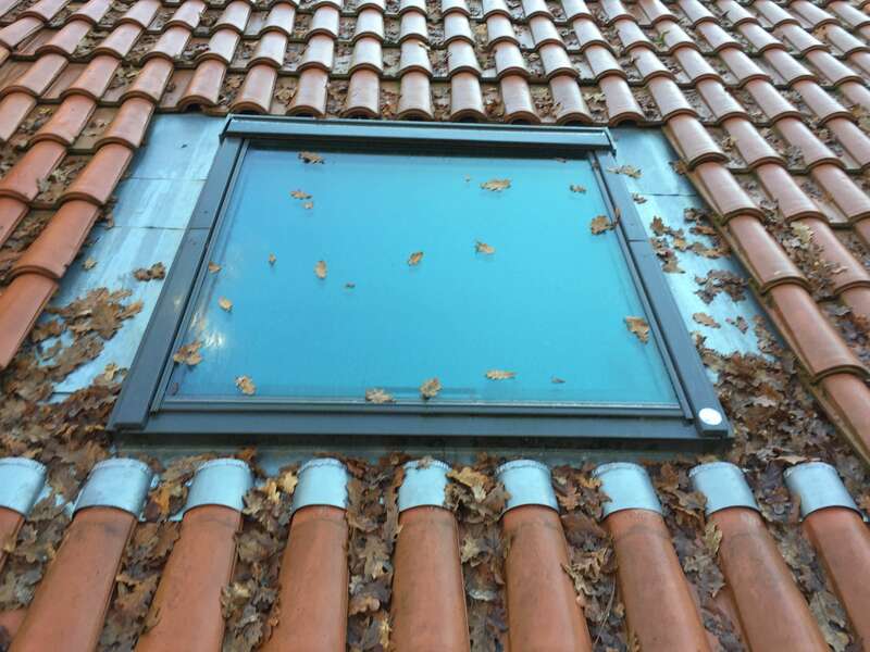 Fenêtre de toit Vélux avec entourage zinc