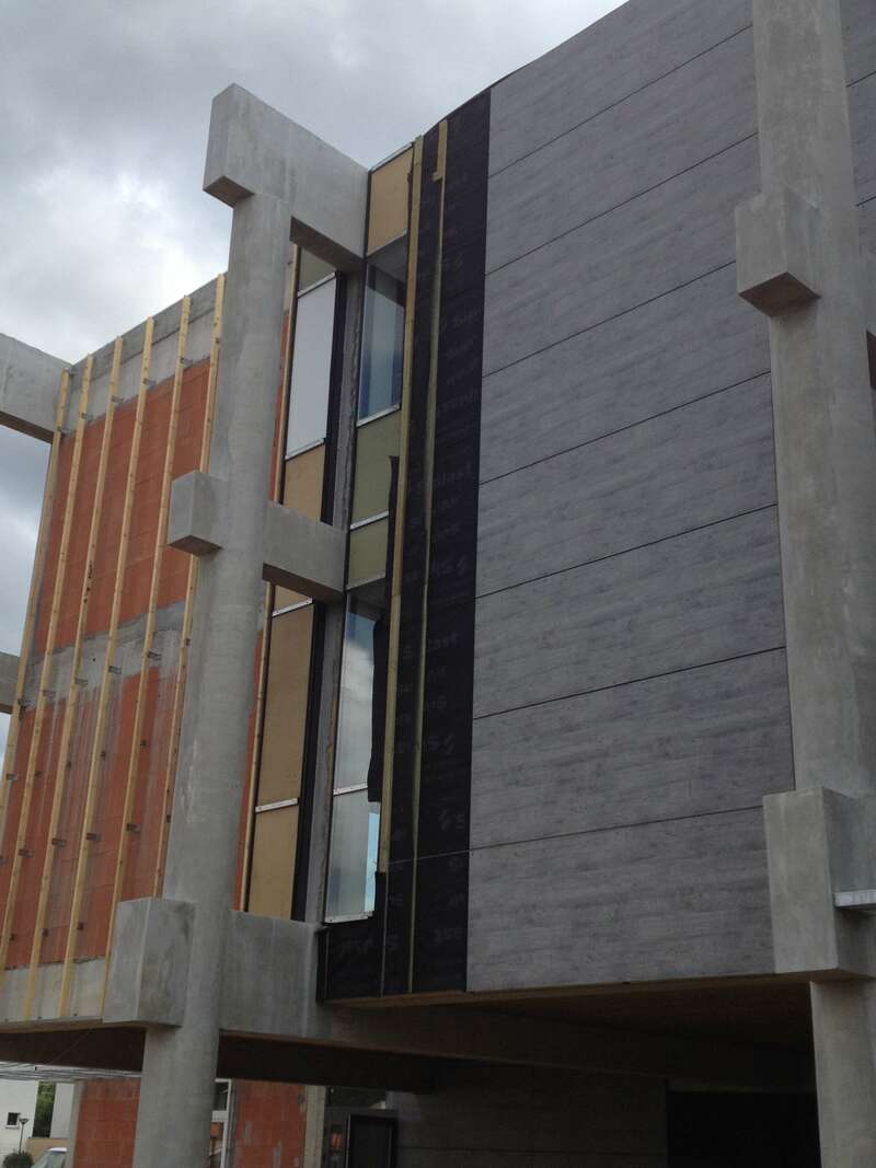 ITE des murs en laine de verre et bardage Trespa