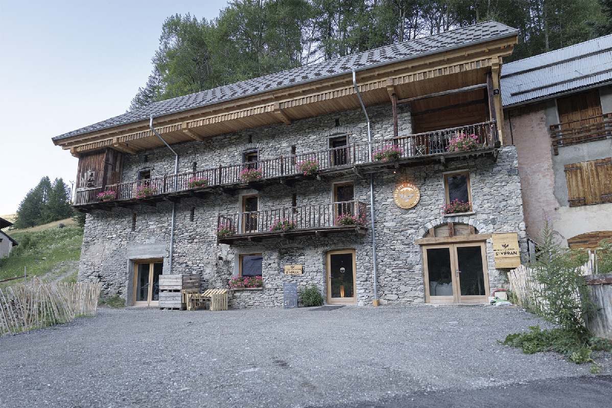 La bâtisse de la distillerie Saint-Véran