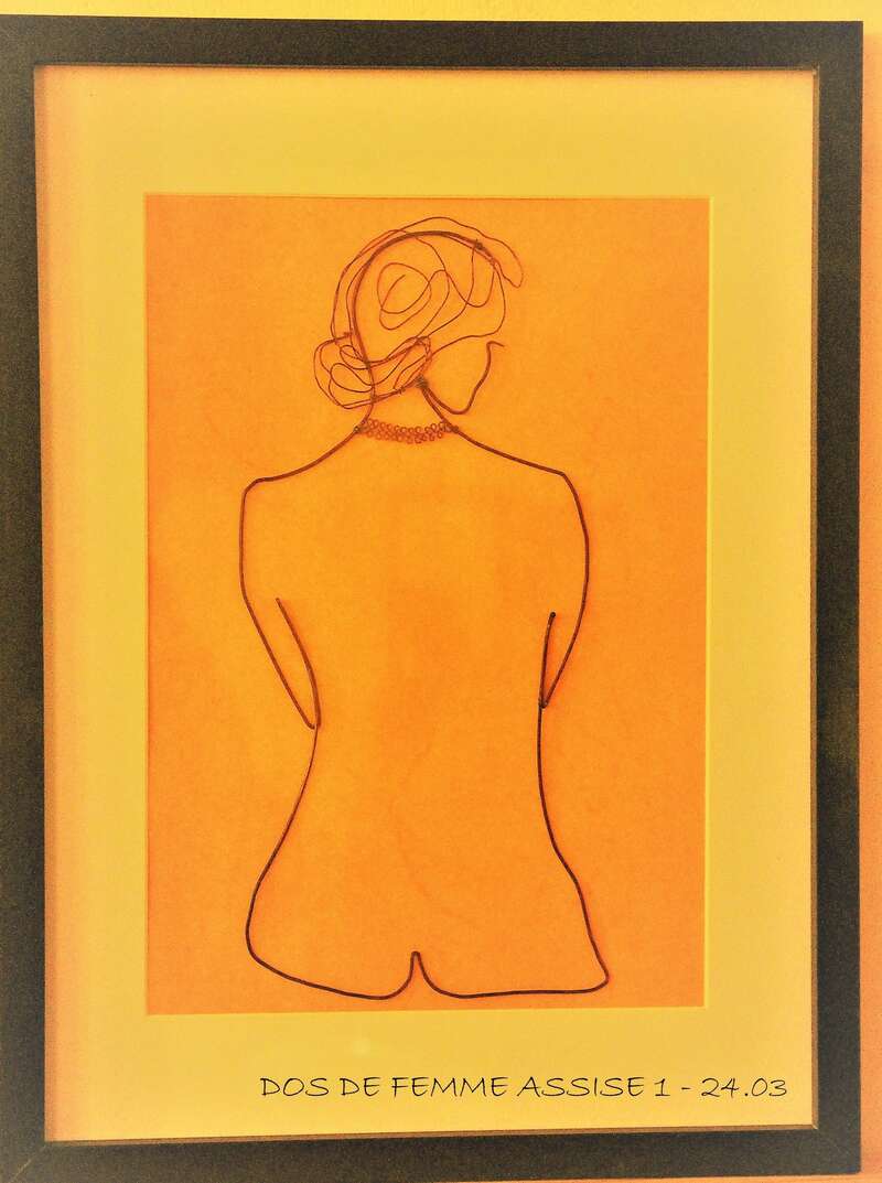 24-03_-_dos_de_femme_assise