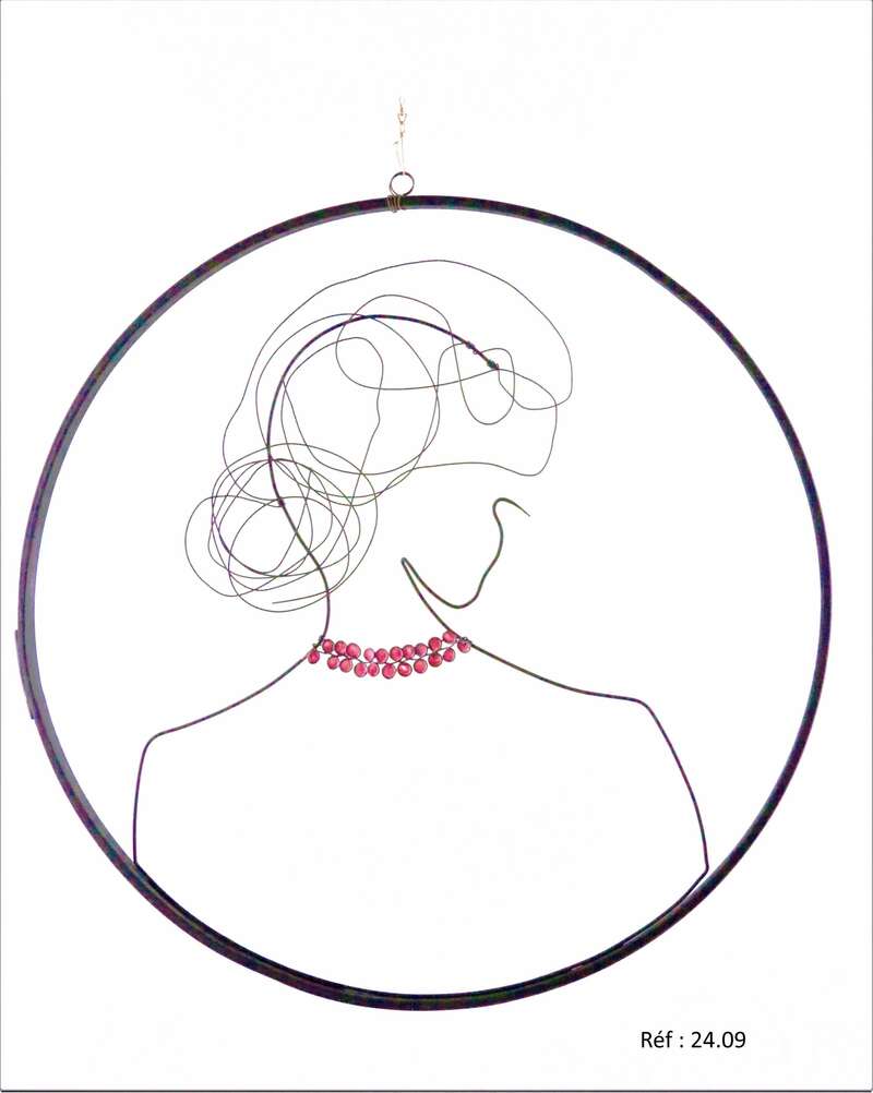 24-09-1_-_femme_de_dos_au_collier