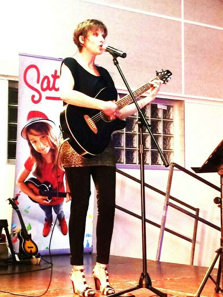 23-12-1_-_la_chanteuse