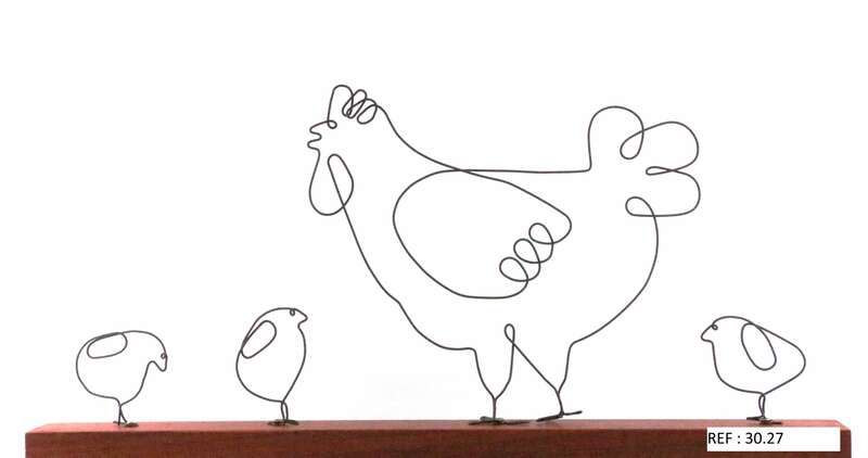 30-27_-_la_poule_et_ses_3_poussins