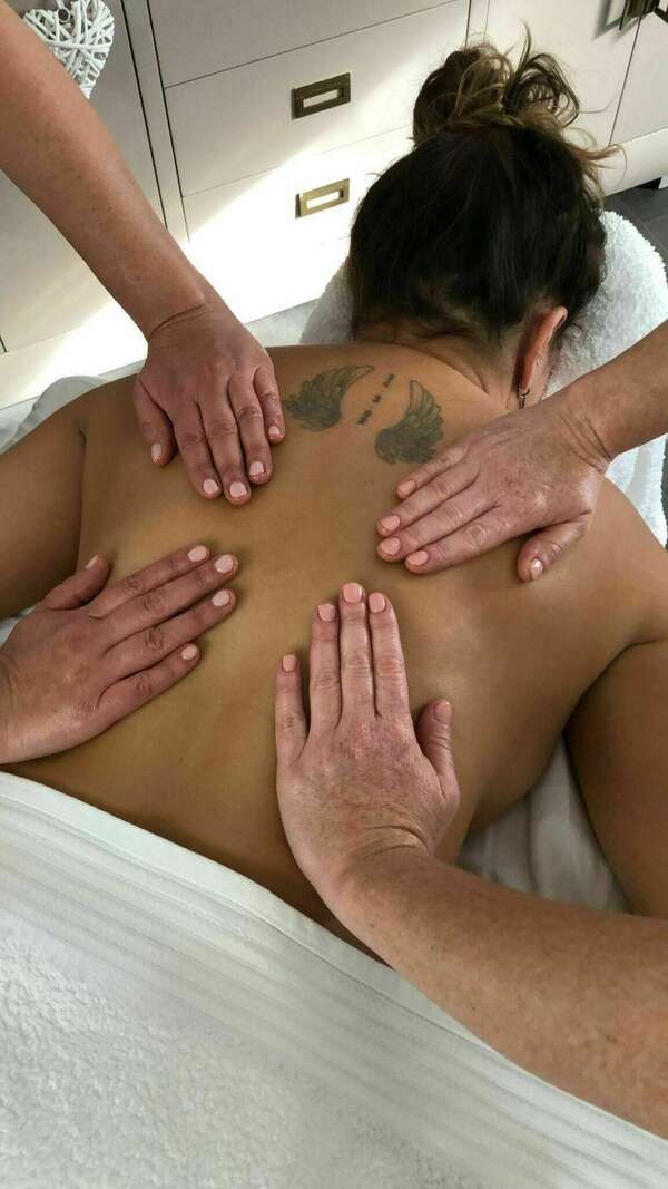 Massage 4 mains