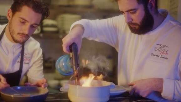 Les deux jeunes chefs Edouard Sanchez et Olivier Schell ouvrent leur restaurant au cœur de Paris Montmartre en pleine crise du Covid-19.