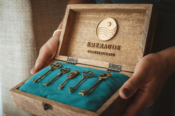 Faut-il gérer son Airbnb à la Réunion soi-même ou faire appel à une conciergerie immobilière ?