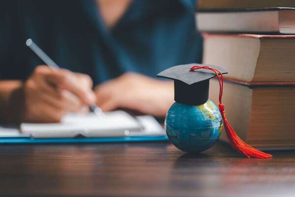Quelle assurance souscrire pour les études de vos enfants à l’étranger ?
