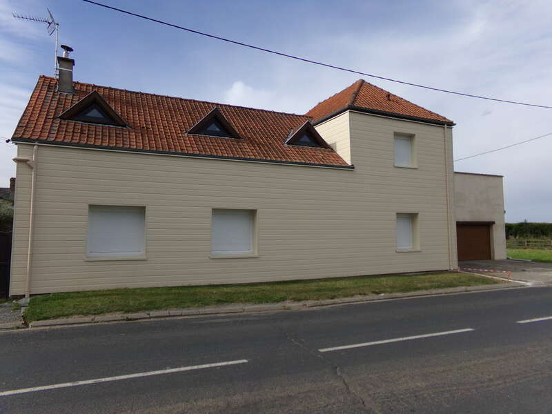 100-102720180216-3881557-hmbua8