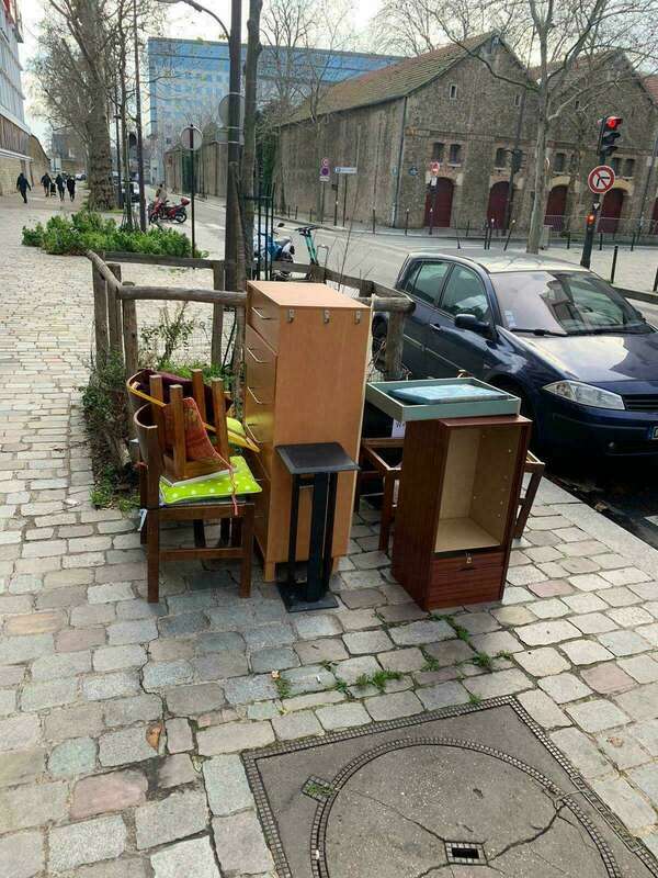 Pourquoi faut t'il mieux éviter de ramasser les encombrants laissé à l’extérieur?