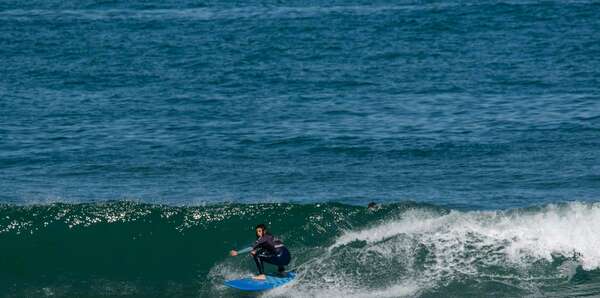 Sophrologie et Surf : Le Duo Gagnant pour Vivre Pleinement le Plaisir des Vagues