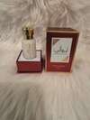 bouteille de parfum élégante sur fond lumineux