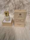 bouteille de parfum élégante sur fond lumineux