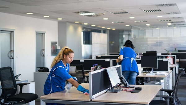 Comment maintenir un espace de travail propre et bien organisé ?