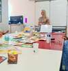 Femme animant session nutrition santé féminine en entreprise
