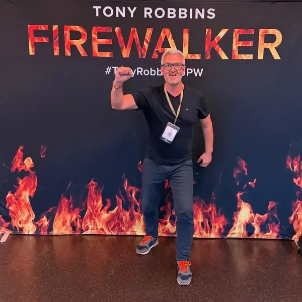 Séminaire de 4 jours avec Tony Robbins avec la fameuse marche sur le feu