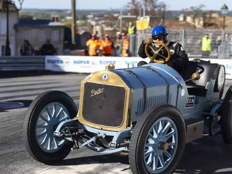 1ère Course à Savon sur un circuit de 600 mètres