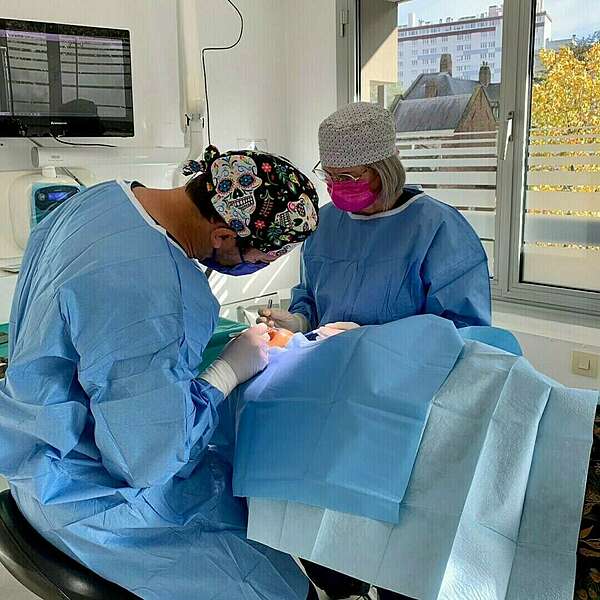 Implants dentaires à Lille cabinet du Dr Lambert