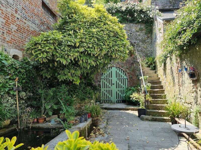 aac32838-7d5a-4616-b1de-cd4ca5d264e8