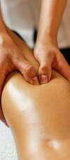 jambes lourdes et gonflées montrant les effets de la rétention d'eau et de la mauvaise circulation sanguine