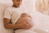 femme enceinte soulagée par ostéopathie