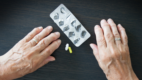 Lombalgie chronique chez les personnes âgés : très chers opiacés