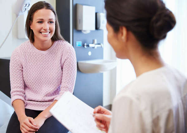 La chiropraxie séduit de plus en plus de français dès la première consultation, selon l’Ifop